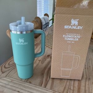 Stanley 30 oz tumbler